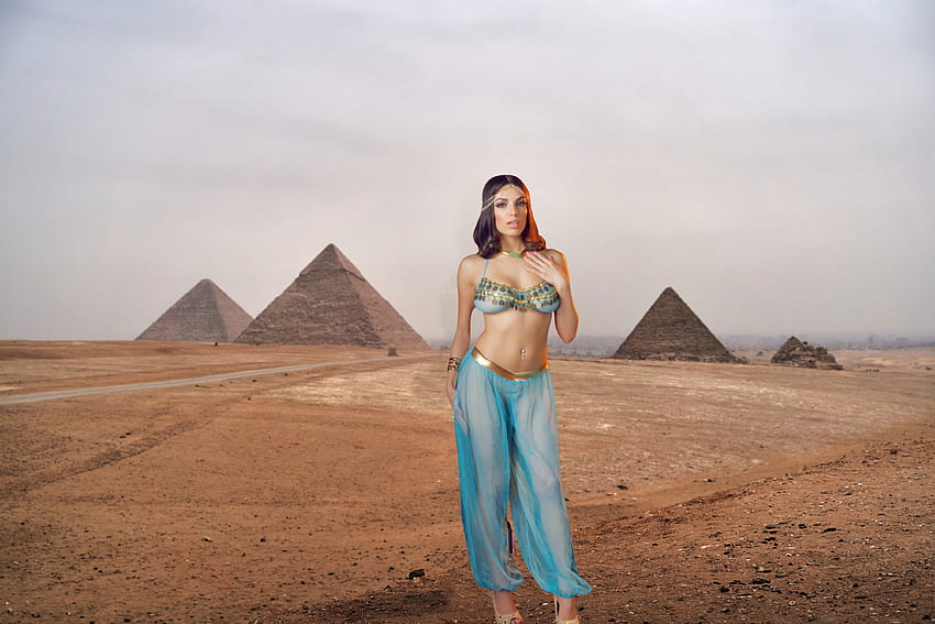 Дарси Долче с пирамидите в Гиза, гиза, пирамиди, модел, брюнетка, египет HD тапет