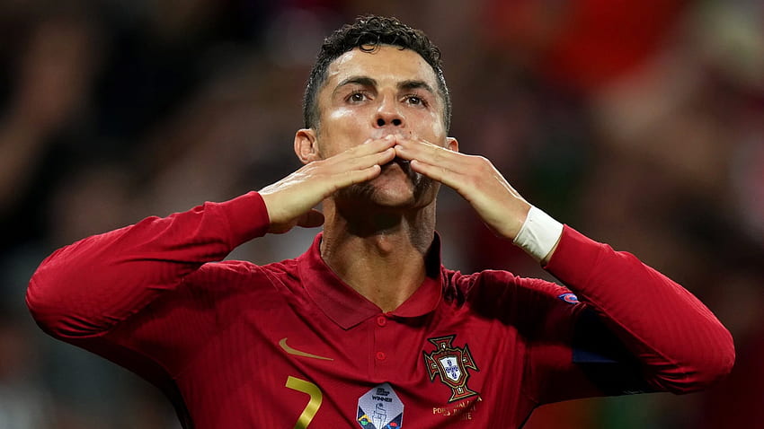 Cristiano Ronaldo wyrównał rekord Ali Daei ze 109. golem w reprezentacji. Stadion Astro Tapeta HD