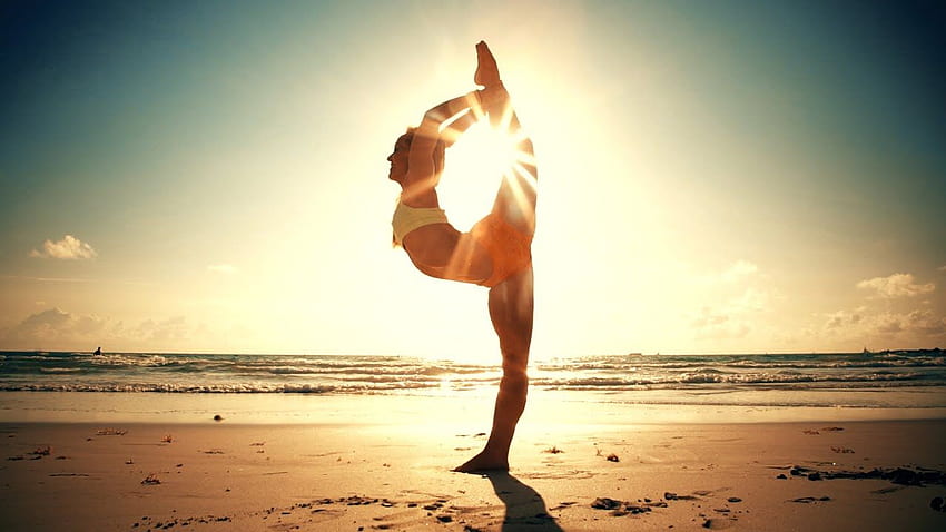 Pose de yoga en la playa - -, Yoga Sunrise fondo de pantalla