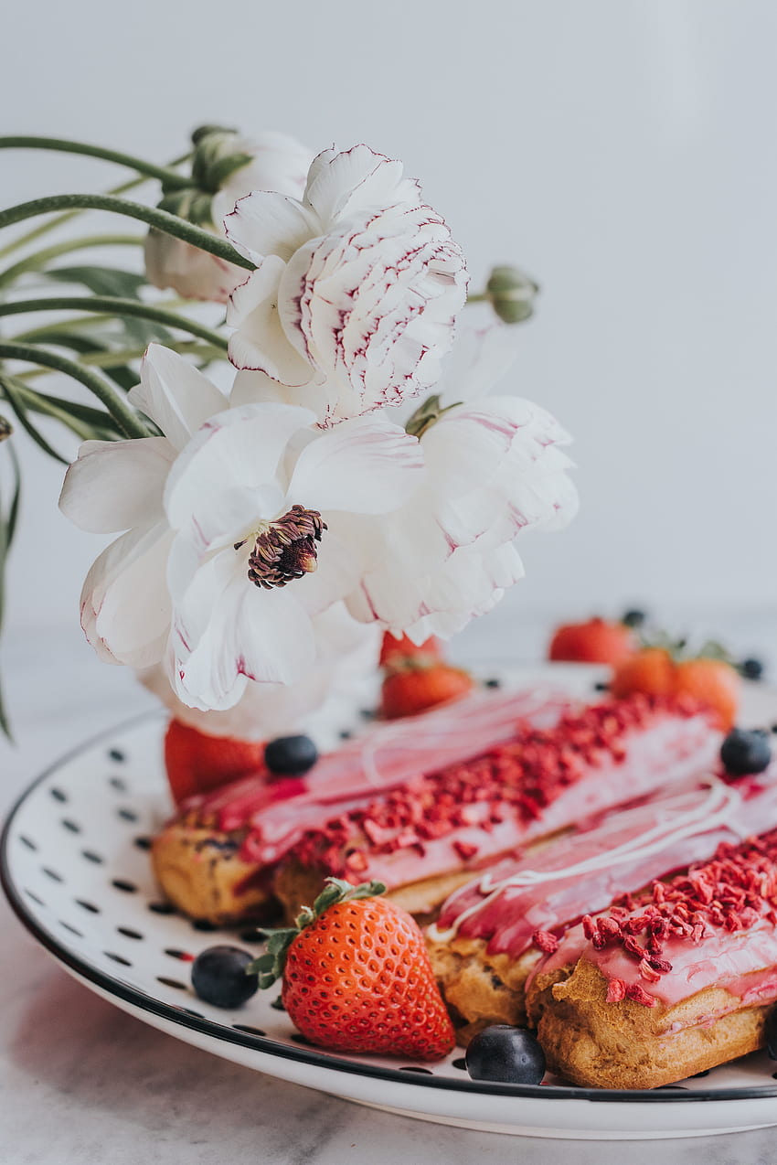 Flowers, Food, Strawberry, Desert, Cake, Cream, Sweet HD phone wallpaper