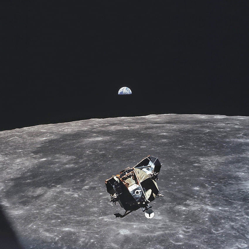 これを撮影した宇宙飛行士のマイケル・コリンズは、生死を問わず、このフレームに入っていない唯一の人間です。1969 年 - 珍しい歴史的月着陸船 HD電話の壁紙