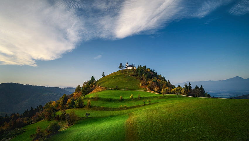 El Sv. Colina de Jakob en la gama de la colina de Polhov Gradec cerca de Ljubljana, paisaje, naturaleza, montaña, iglesia fondo de pantalla