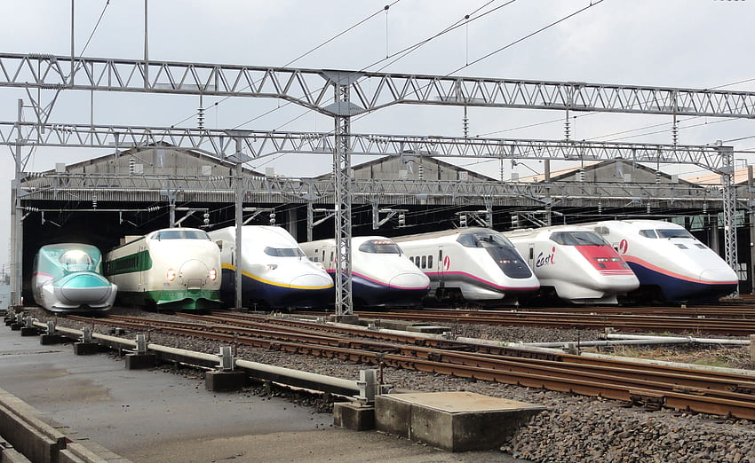Pociąg kulowy. Japońskie pociągi dużych prędkości, znane również jako Shinkansen Tapeta HD