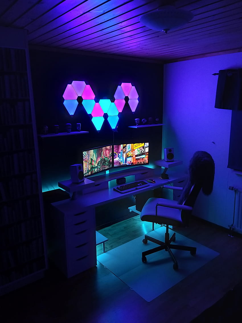 90% finished with my battlestation! (Bad quality Camera). All I need is a better Dual monitor cyberpunk mood ! if any of you knows a good for my battlestation, please send HD phone wallpaper