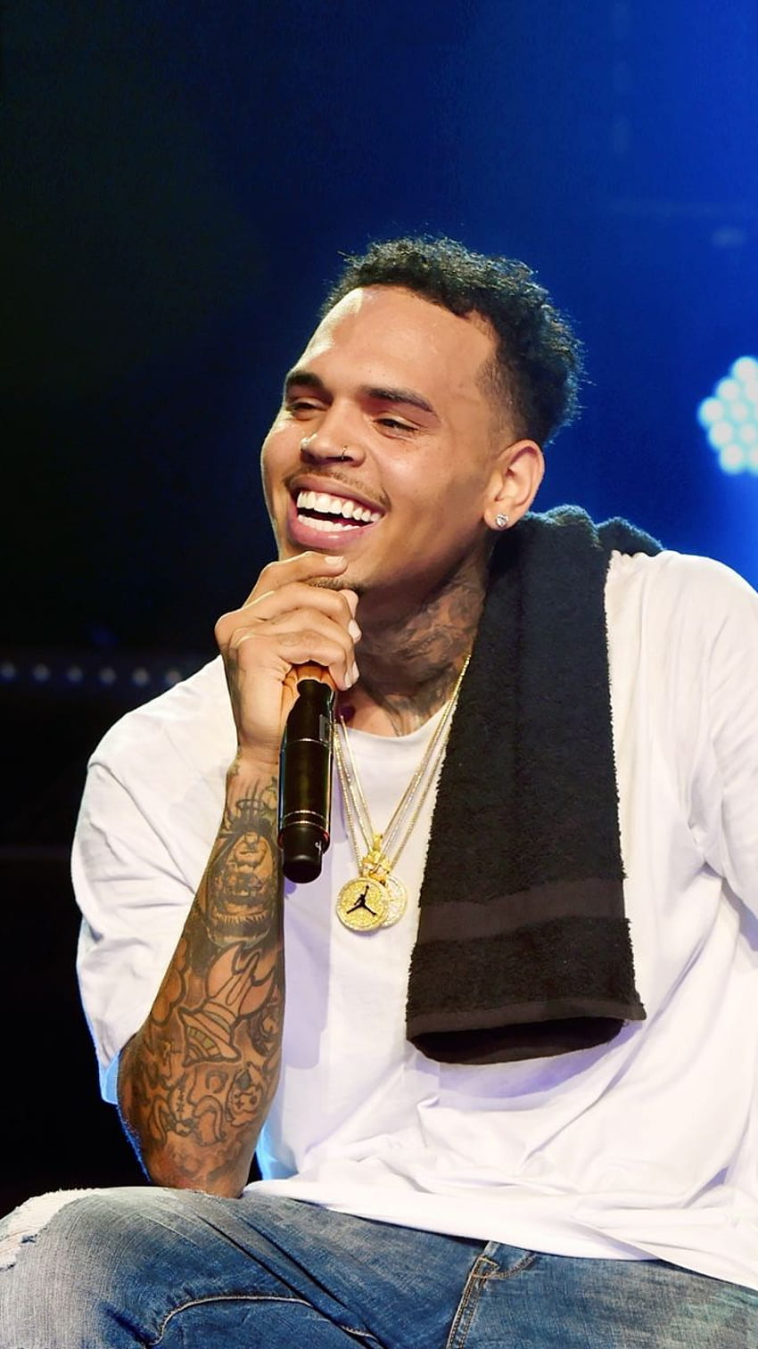 Chris Brown  Did He Tattoo Rihanna On His Neck