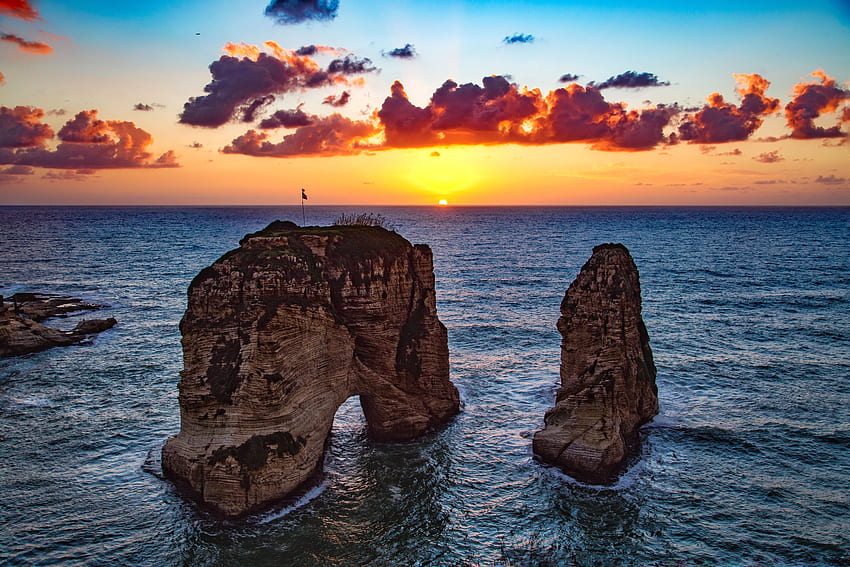 Natura, zachód słońca, morze, skały, skały Rausche, Bejrut, Liban Tapeta HD