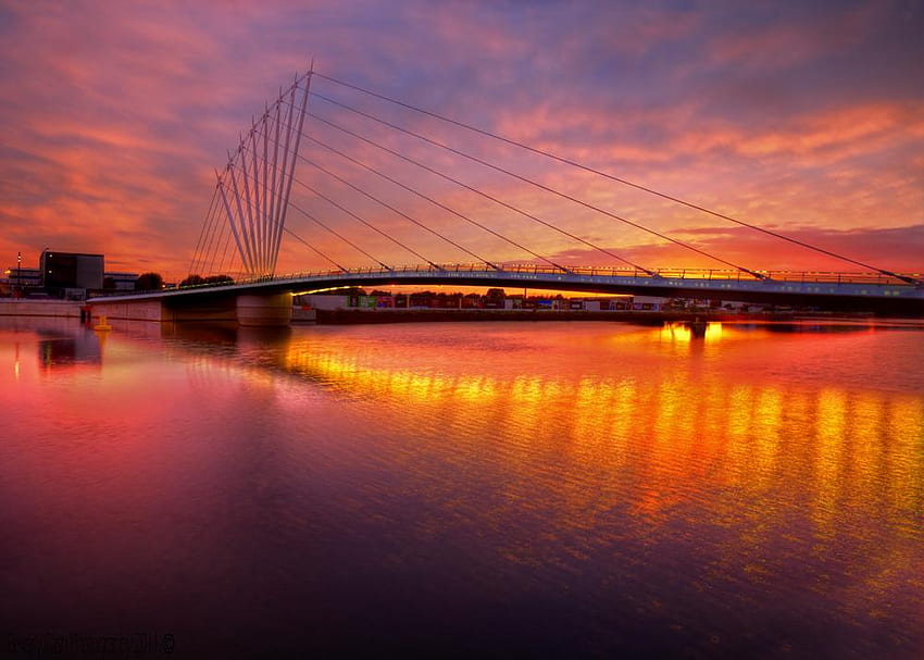 Sunset Quay, Brücke, Manchester, Salford Quays, Sonnenuntergang HD-Hintergrundbild