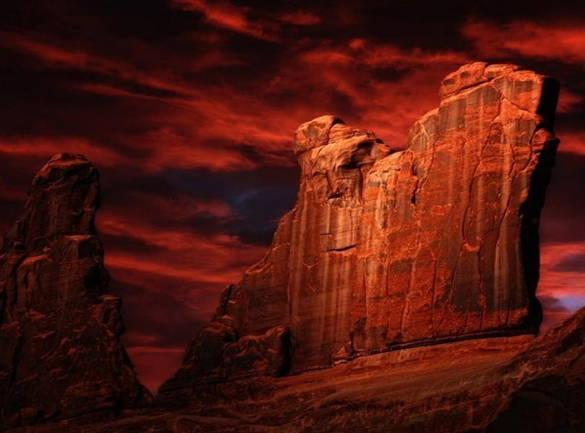 Red Rocks, azul, rojo, nubes, espeluznante, cielo, rocas, oscuro fondo de pantalla