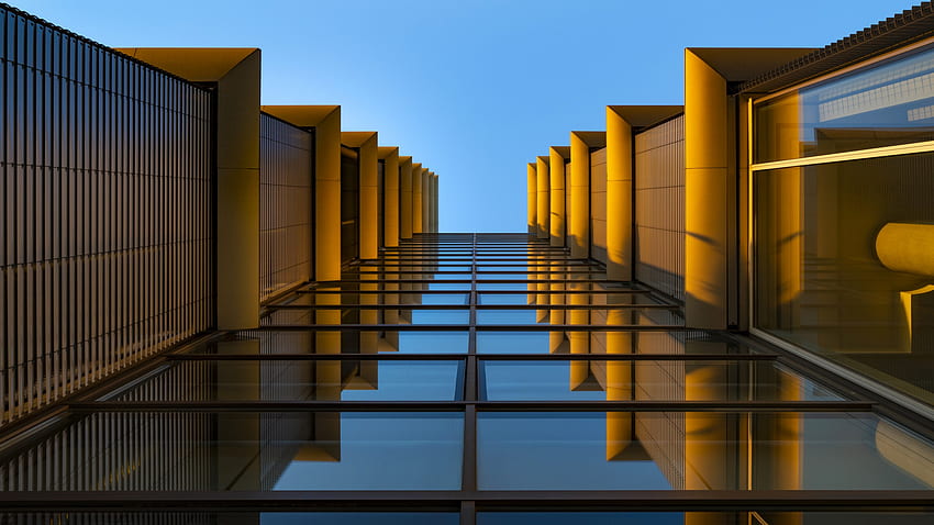 Arquitectura moderna, Mirar hacia arriba, Reflexión, Edificio de cristal, Simétrico, Azul, Naranja, Exterior, Arquitectura fondo de pantalla