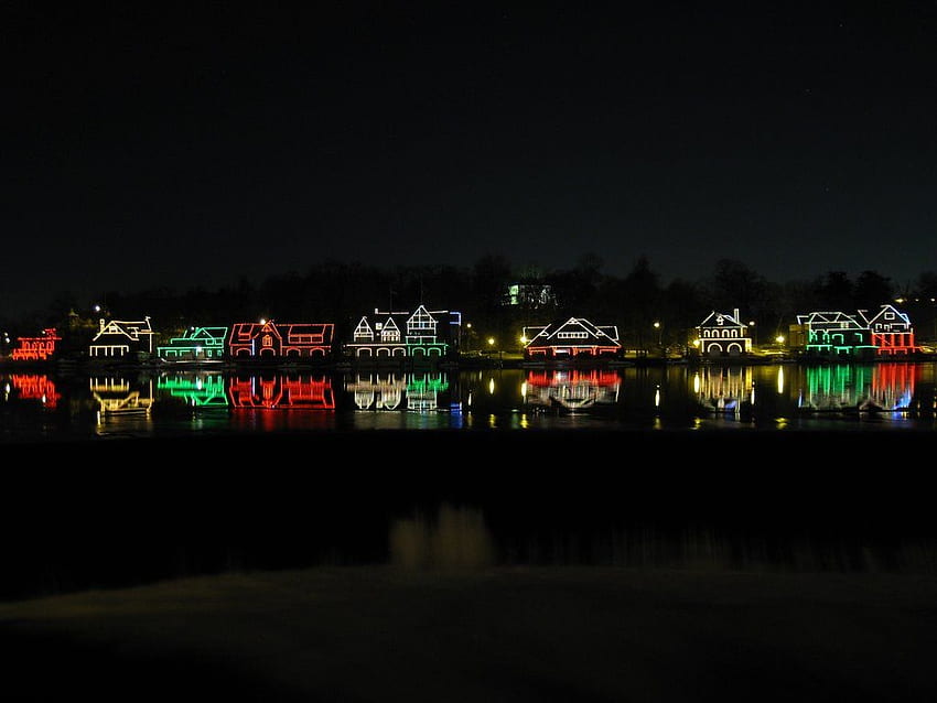 Panoramio - на ред къщи за лодки през нощта с коледни светлини. Коледни светлини, Любими места, Къща-лодка, Коледа във Филаделфия HD тапет