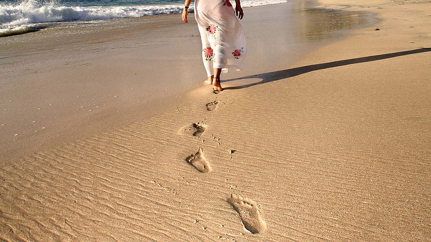 Footprints In Sand At Beach Data Src Footprints In - Foot Prints On Sand -, Footsteps HD wallpaper