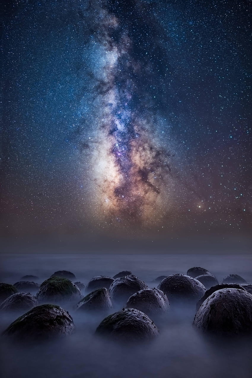 Droga mleczna nad plażą do kręgli, przyrodą i tłem, ocean Drogi Mlecznej Tapeta na telefon HD