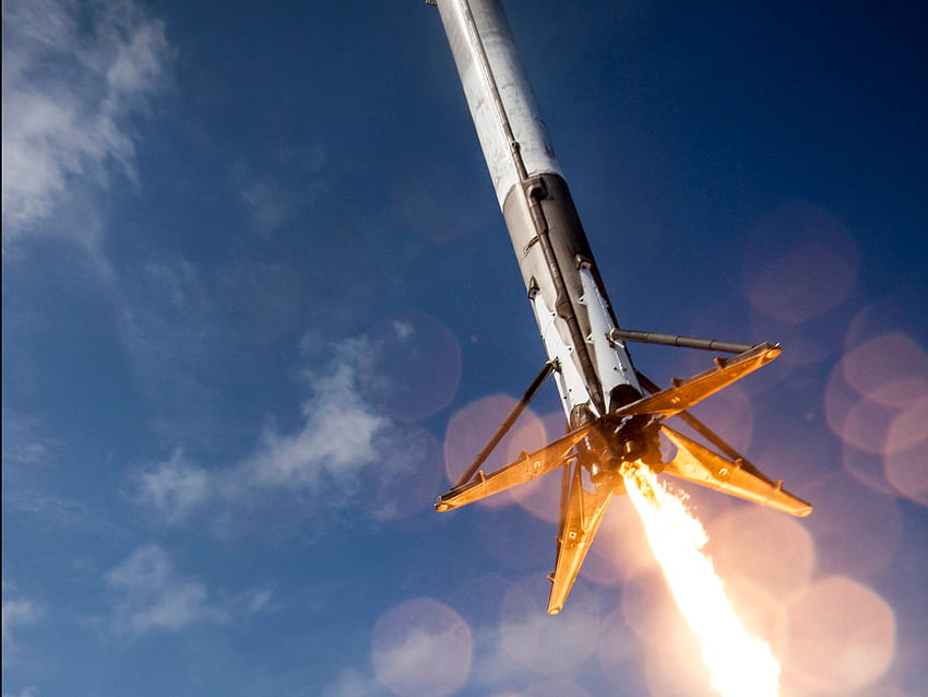 SpaceX ще опита потенциално историческо кацане на ракета като Falcon 9 HD тапет