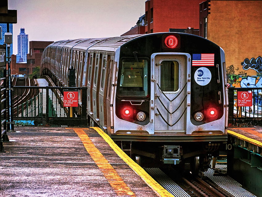 Trem Q descarrila no Brooklyn, atrapalhando o serviço de metrô de Nova York papel de parede HD
