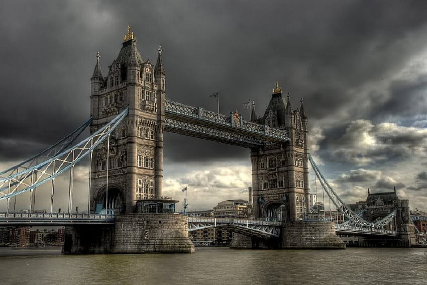 ロンドンタワーブリッジ、橋、雲、ロンドン、水 高画質の壁紙