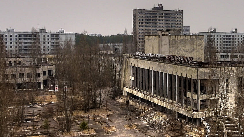 Edificios abandonados grises, apocalípticos, abandonados, destrucción. fondo de pantalla