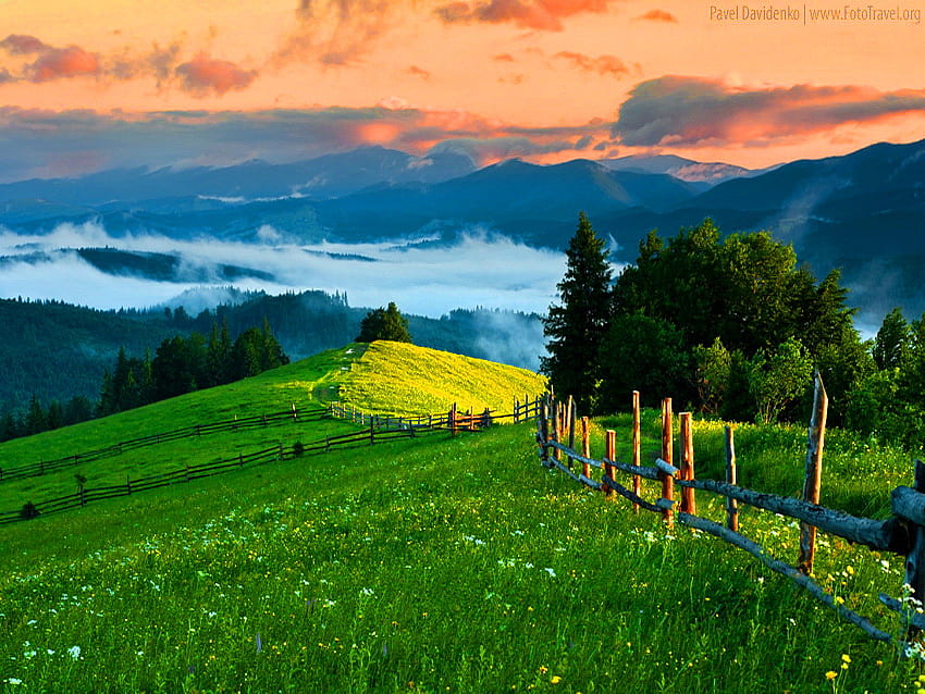 วิวภูเขา ลาด สวย หญ้า ภูเขา ฤดูร้อน สีเขียว รั้ว เมฆ ต้นไม้ วิว ธรรมชาติ ท้องฟ้า วอลล์เปเปอร์ HD