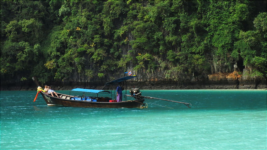 Boat near the coast of Koh Phangan, Thailand and - HD wallpaper