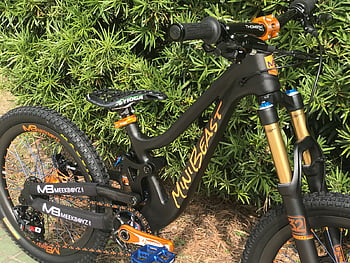 full suspension downhill mountain bike