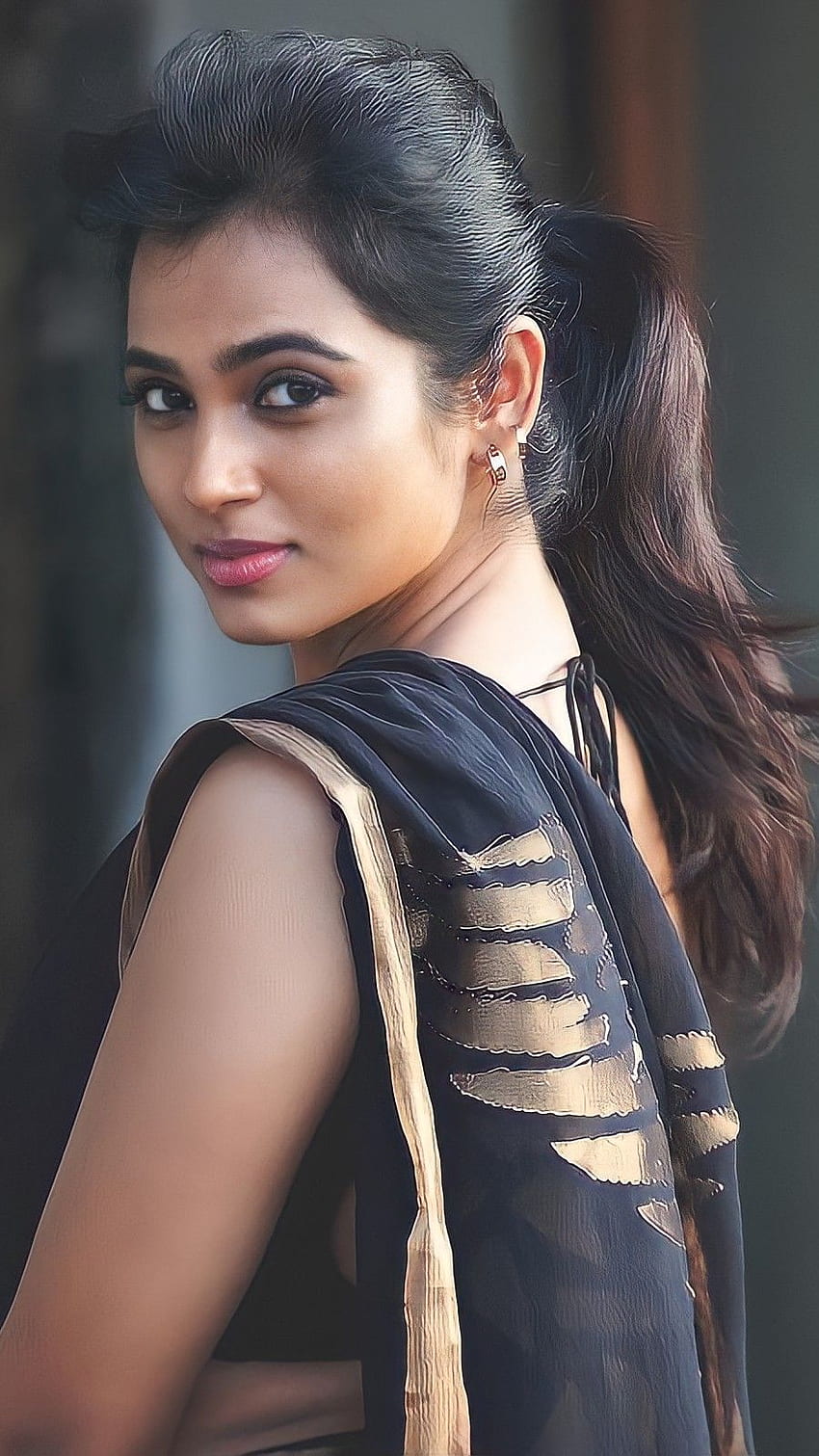 Ramya Pandian, Saree-Schönheit, tamilische Schauspielerin HD-Handy-Hintergrundbild