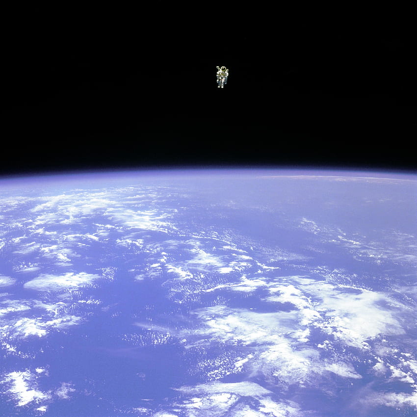 NASA、宇宙飛行士ブルース・マッカンドレス2世の宇宙遊泳を追悼 HD電話の壁紙