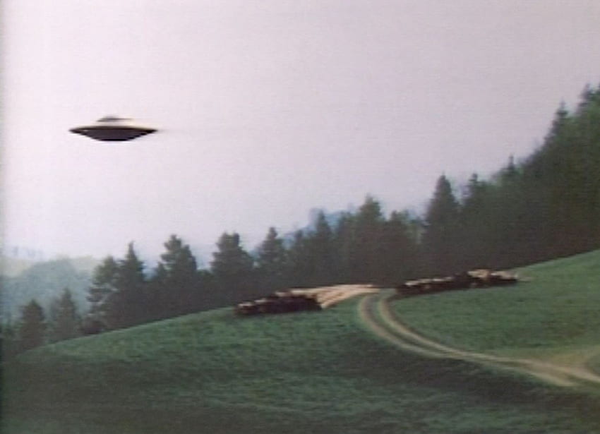 Umstrittenes UFO für 16.500 $ versteigert, echtes UFO HD-Hintergrundbild