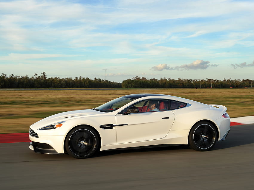 Aston Martin, samochody, ruch uliczny, ruch, widok z boku, pokonanie Tapeta HD