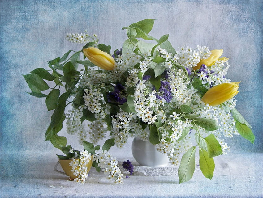 Kehidupan diam yang indah, putih, karangan bunga, graphy, bunga-bunga indah, piala, kuning, bunga-bunga, kedamaian, harmoni Wallpaper HD