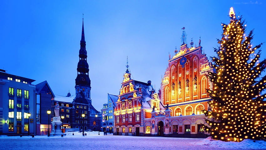 Riga, Letonia, Edificios, Casas, Iglesia, Campana, Torre, Cuadrado, Árbol fondo de pantalla