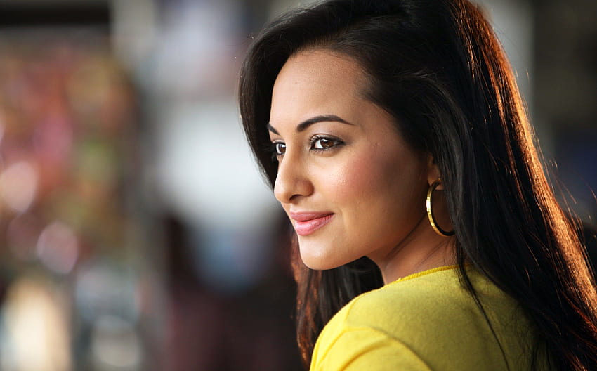 Sonakshi Sinha Dazzling And Gorgeous . Actress, Bollywood Stars HD wallpaper
