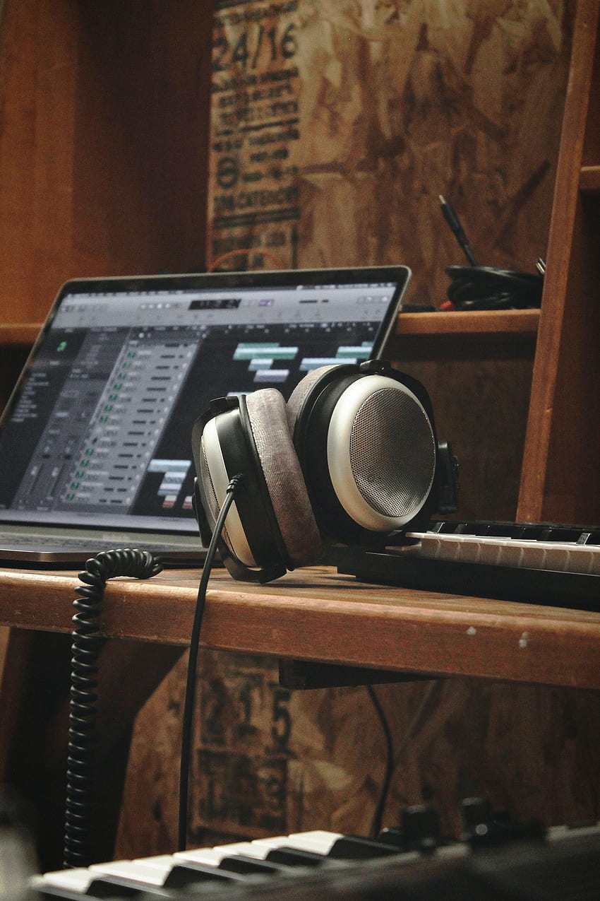 Muzyka, słuchawki, syntezator, notebook, laptop, nagrywanie dźwięku Tapeta na telefon HD