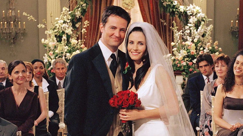 Courteney Cox and Matthew Perry Have 'Friends' Reunion, Chandler and Monica HD wallpaper