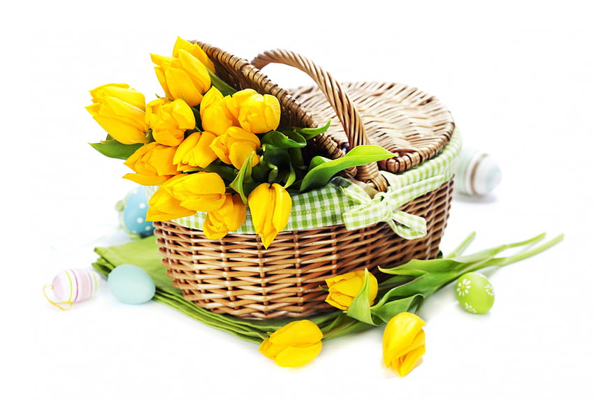Честит Великден, яйце, лале, жълти лалета, лалета, яйца, кошница, натюрморт, великденски яйца, природа, цветя, Великден, прекрасен HD тапет