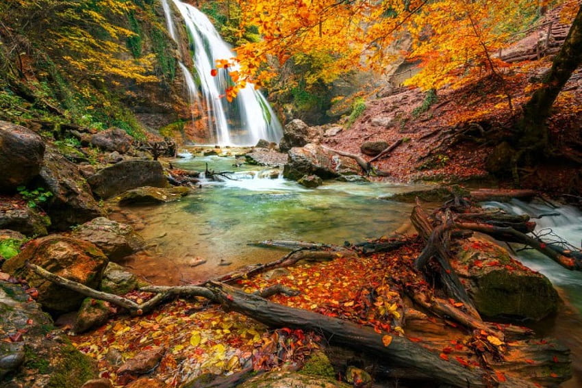 Las wodospad, upadek, piękny, lvoely, spokój, liście, wodospad, jesień, natura, las, listowie, strumień Tapeta HD
