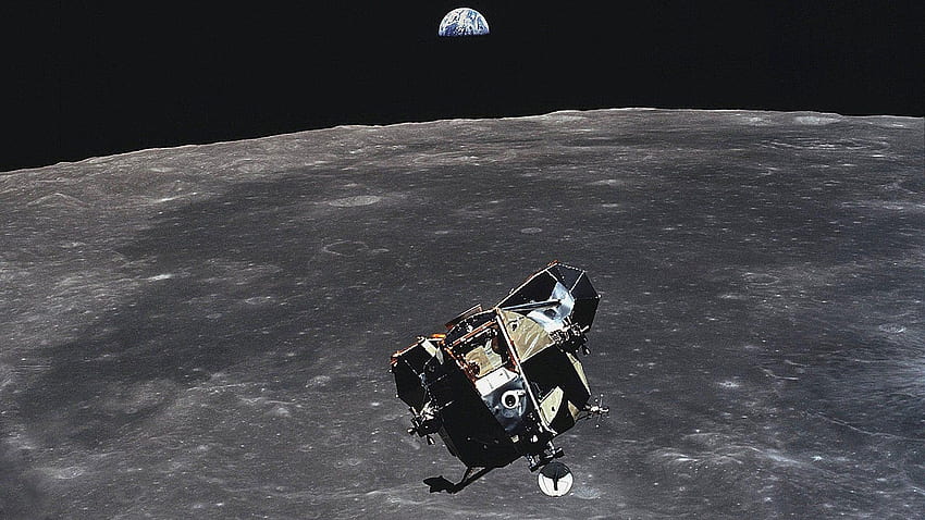 Aufsteigende Apollo 11 Mondlandefähre und Erdaufgang HD-Hintergrundbild