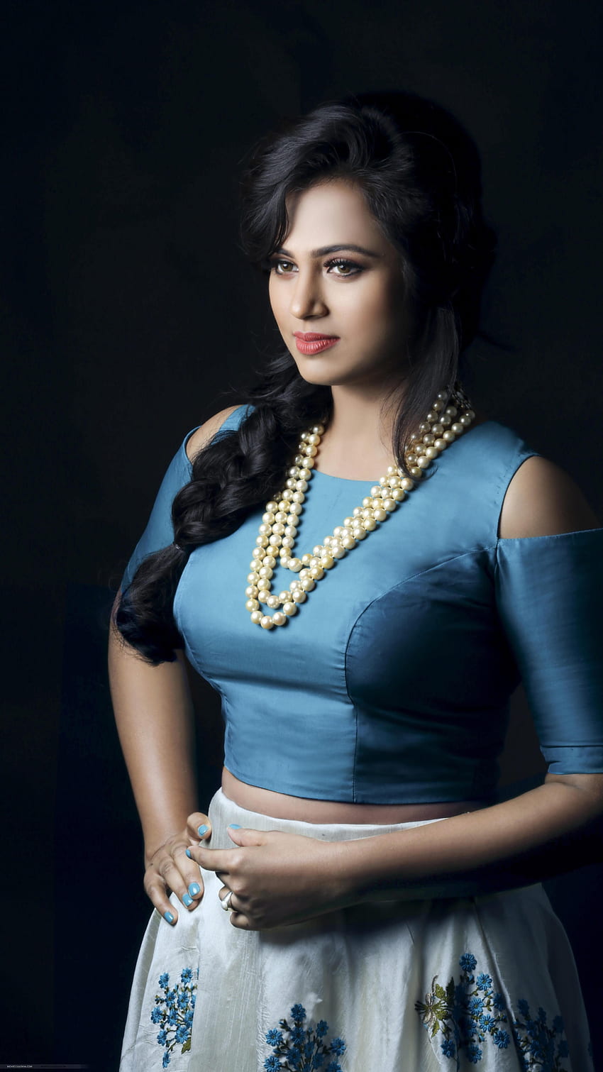 Ramya Pandian、タミル人女優、セクシーでゴージャス HD電話の壁紙