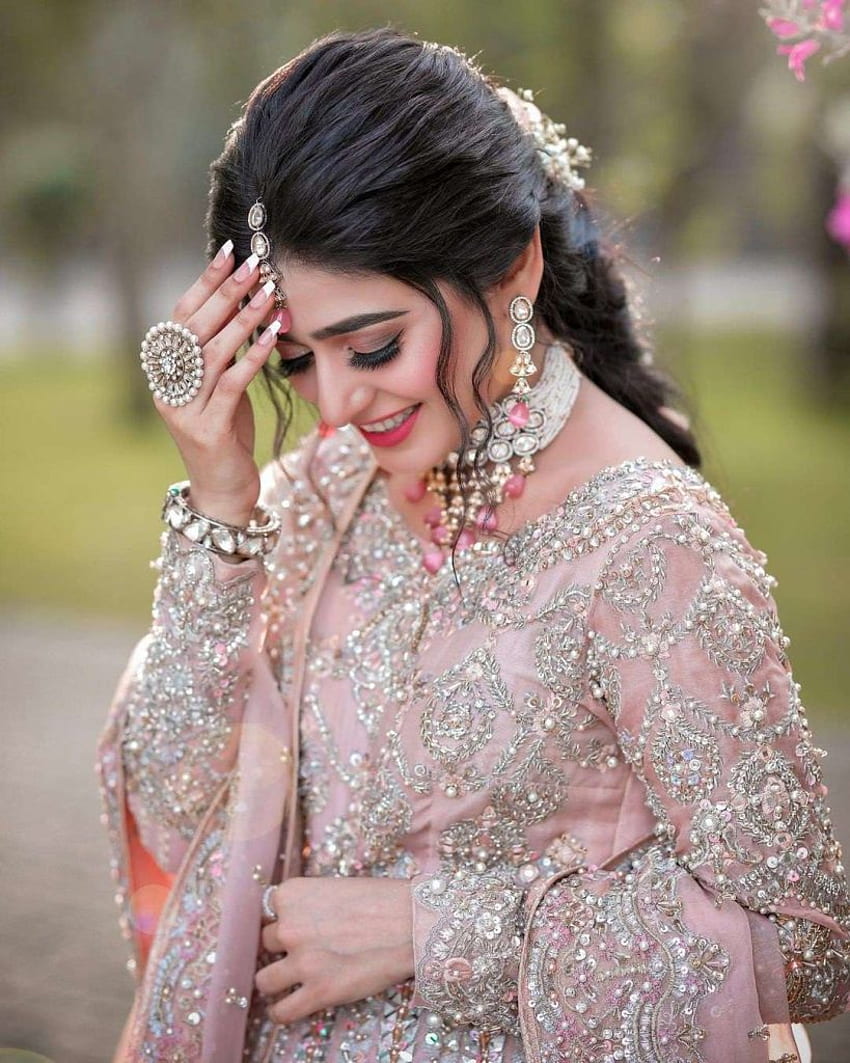 La actriz Sehar Khan más reciente en un hermoso vestido de novia - Pak Showbiz Celebrity fondo de pantalla del teléfono