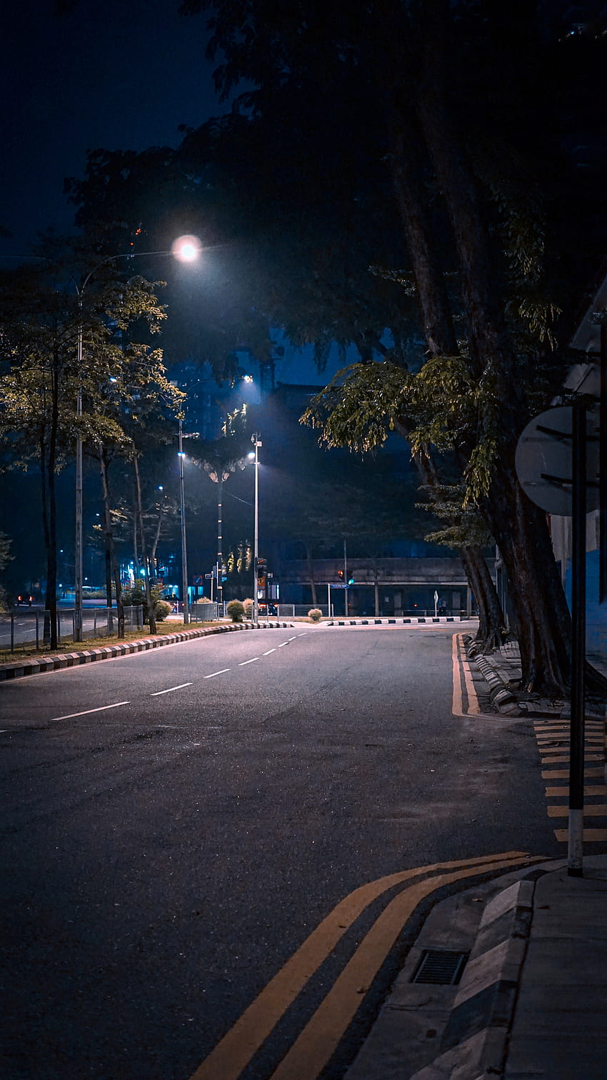 Nocna ulica, noc w centrum miasta Tapeta na telefon HD