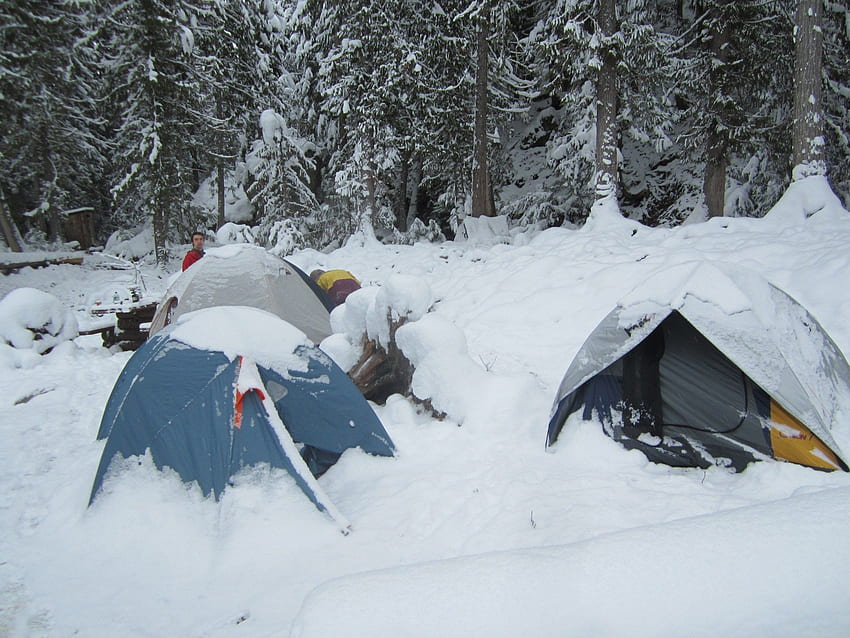 Winter Camping at Halfway Hotsprings located half way between Nakusp HD wallpaper