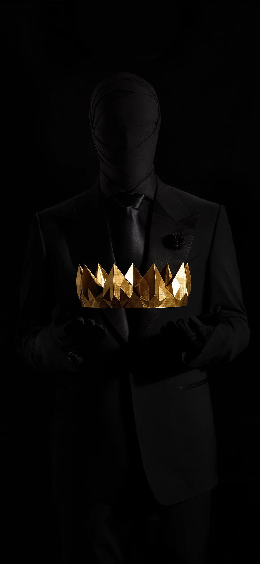 Silhouette holding gold crown iPhone X HD phone wallpaper