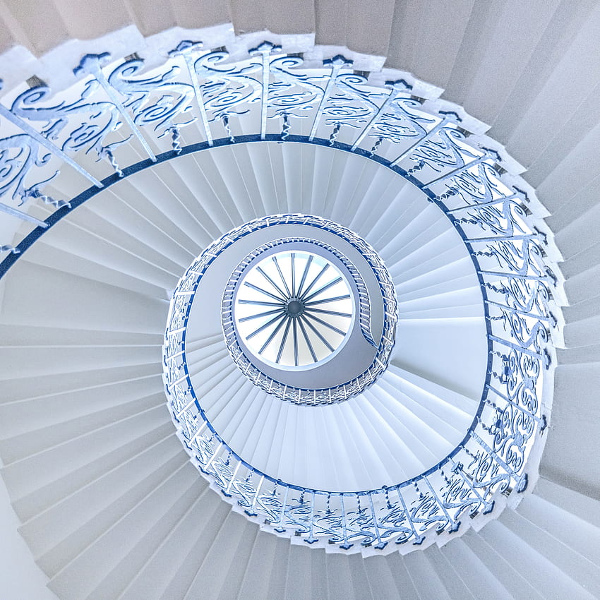 Tangga spiral, putih-biru, interior wallpaper ponsel HD