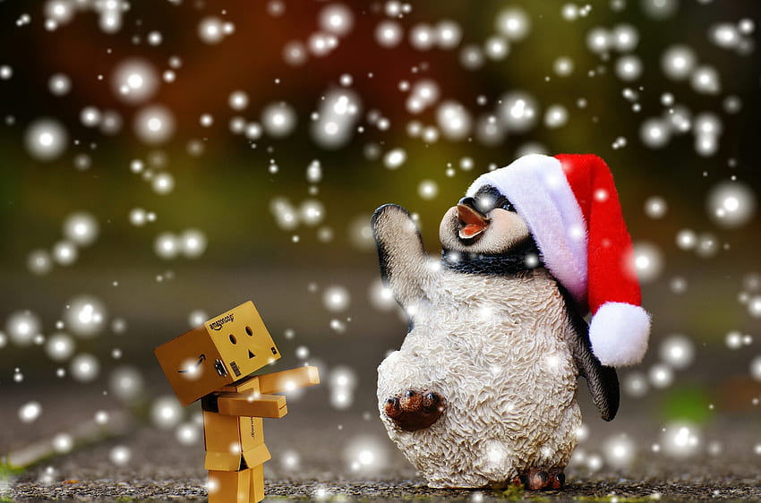 : snow, winter, animal, cute, weather, holiday, christmas tree, penguin, christmas decoration, santa hat, fun, figure, snowman, funny, santa claus, ceramic figures, computer - 1167402 - stock HD wallpaper