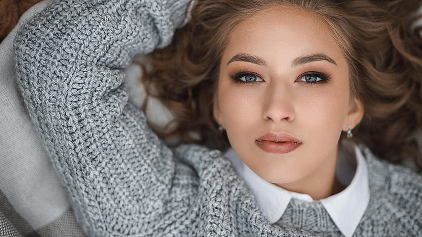 Beautiful Girl Model Is Looking Up Wearing Light Grey Woolen Knitted Dress Girls HD wallpaper