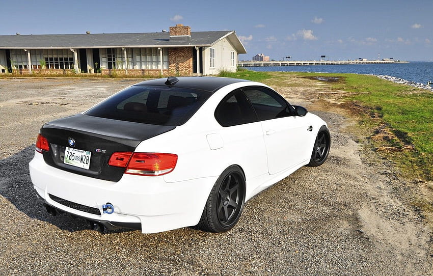 白、BMW、BMW、クーペ、白、リアビュー、e92、トランクのふた、BMW カーボンファイバー 高画質の壁紙