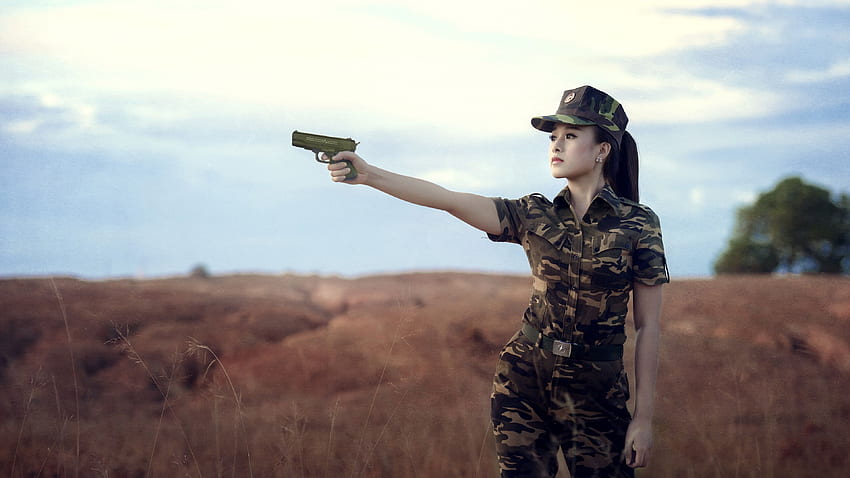 Female soldier, Asian girl, use gun, camouflage HD wallpaper