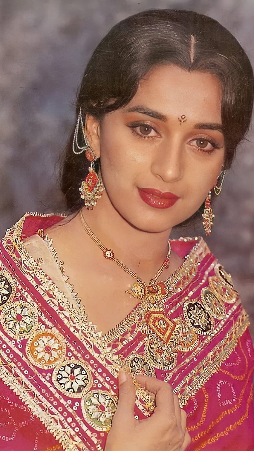 Madhuri Dixit, atriz de Bollywood Papel de parede de celular HD