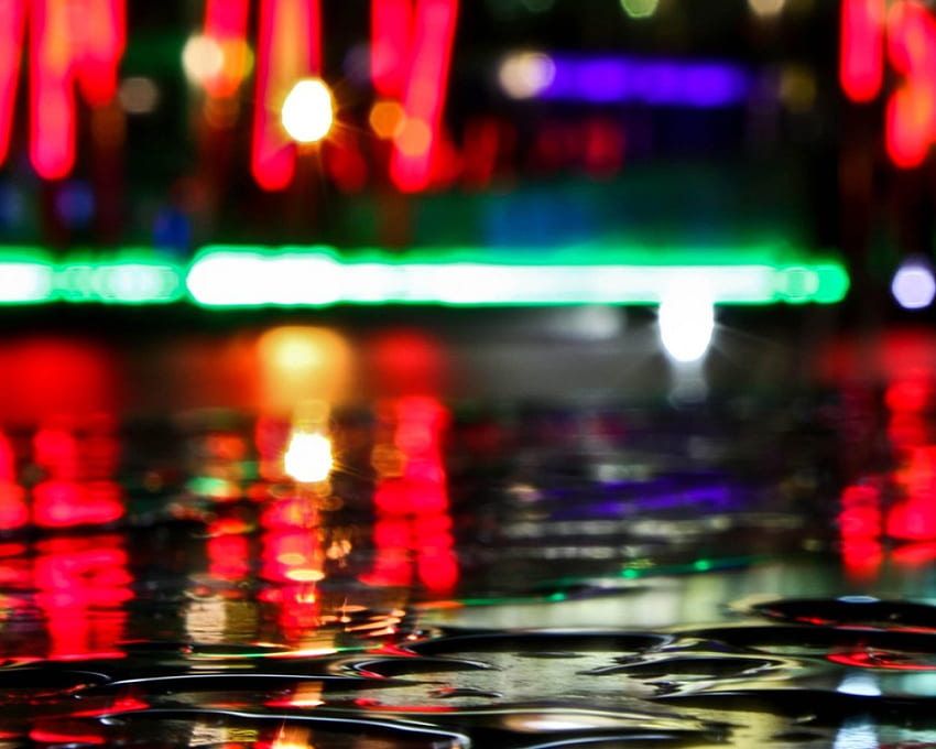 Luci notturne a Dublino, Dublino, insegne al neon, riflessione, carreggiata piovosa e bagnata Sfondo HD