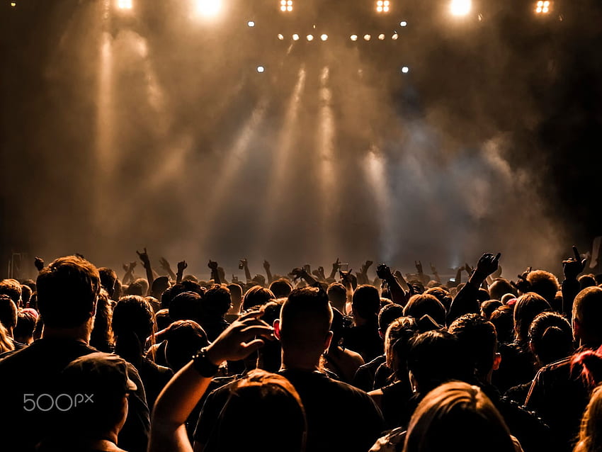 silhouettes of concert crowd - silhouettes of concert crowd in front of bright stage lights. Concert crowd, Concert, Music concert HD wallpaper
