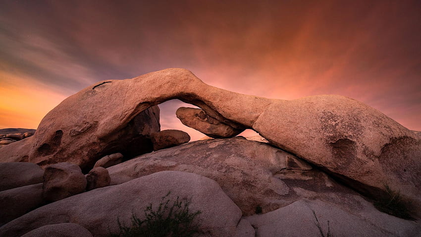 Formazioni rocciose aliene ad Arch Rock, parco nazionale di Joshua Tree, California, paesaggio, cielo, colore, tramonto, Stati Uniti d'America Sfondo HD