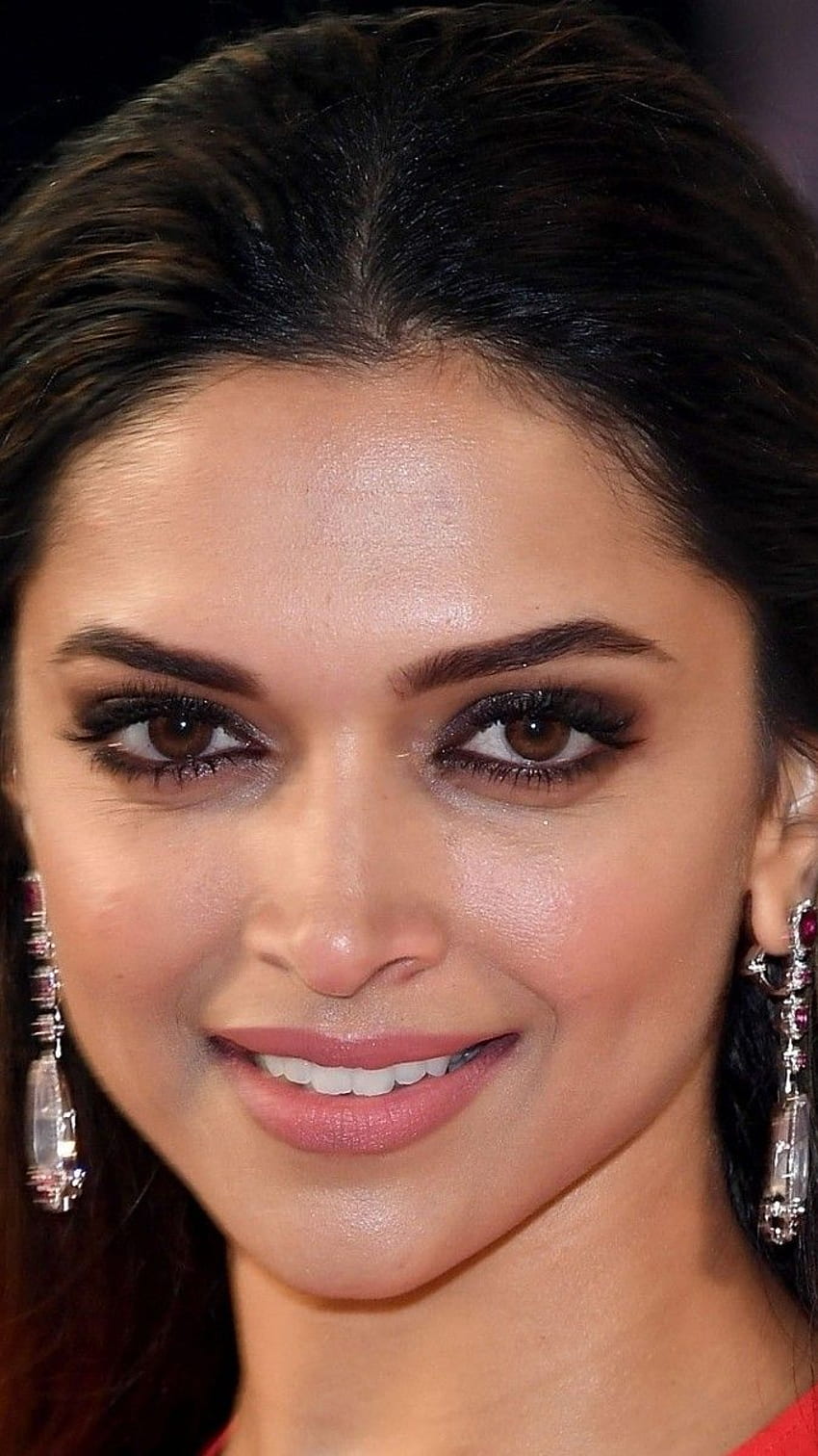Olhos bonitos e sorriso de Deepika Padukone Papel de parede de celular HD